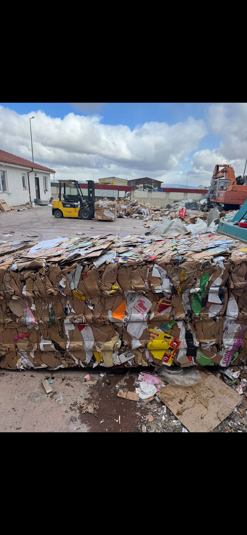 Market koli atığı balyası ve forklift